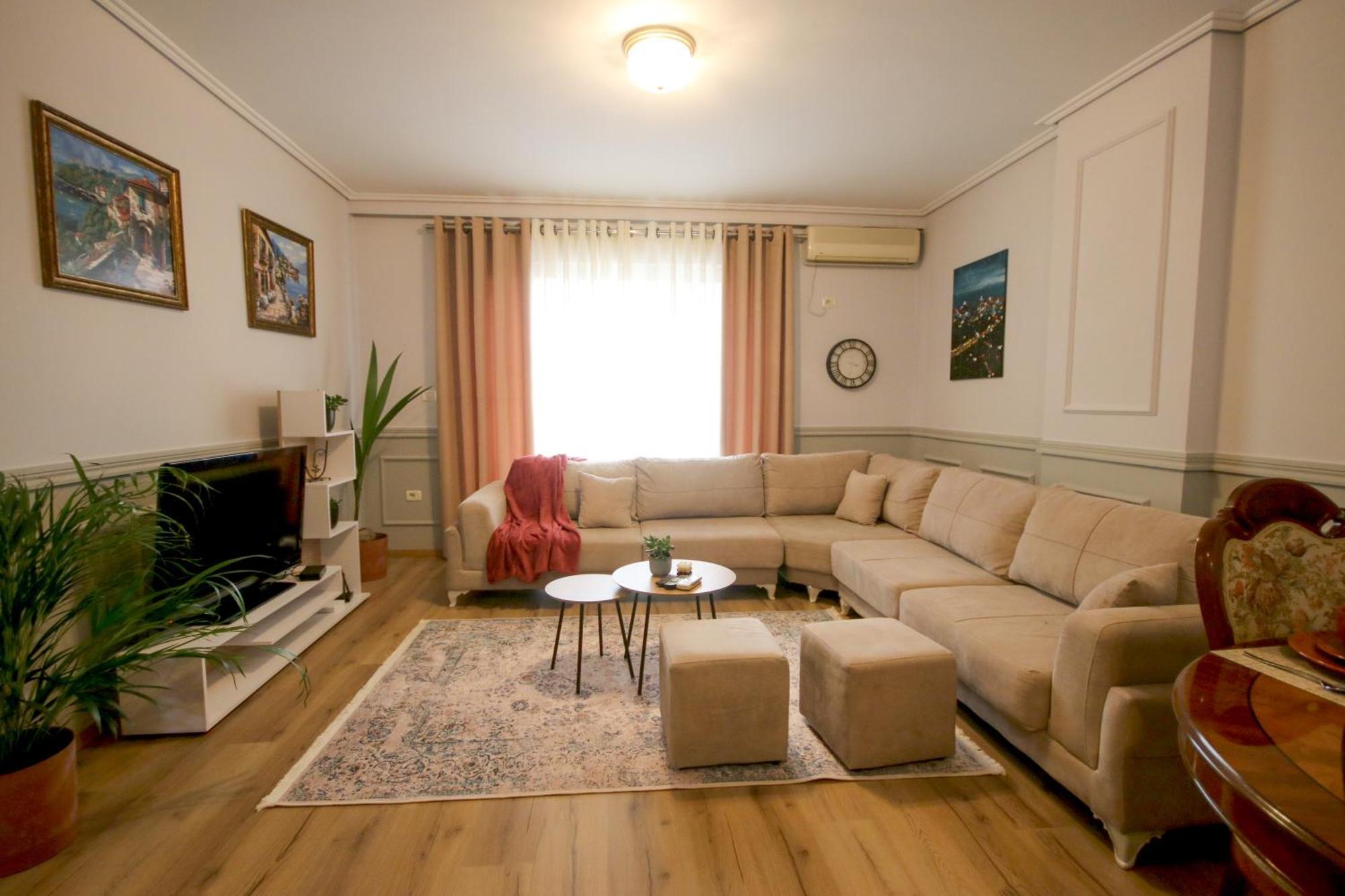 Johan'S Apartment Тирана Екстер'єр фото